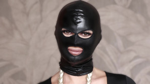 MAYA BENSINGER photos by Pierre Woodman