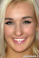 photoset of DAISY LEE.